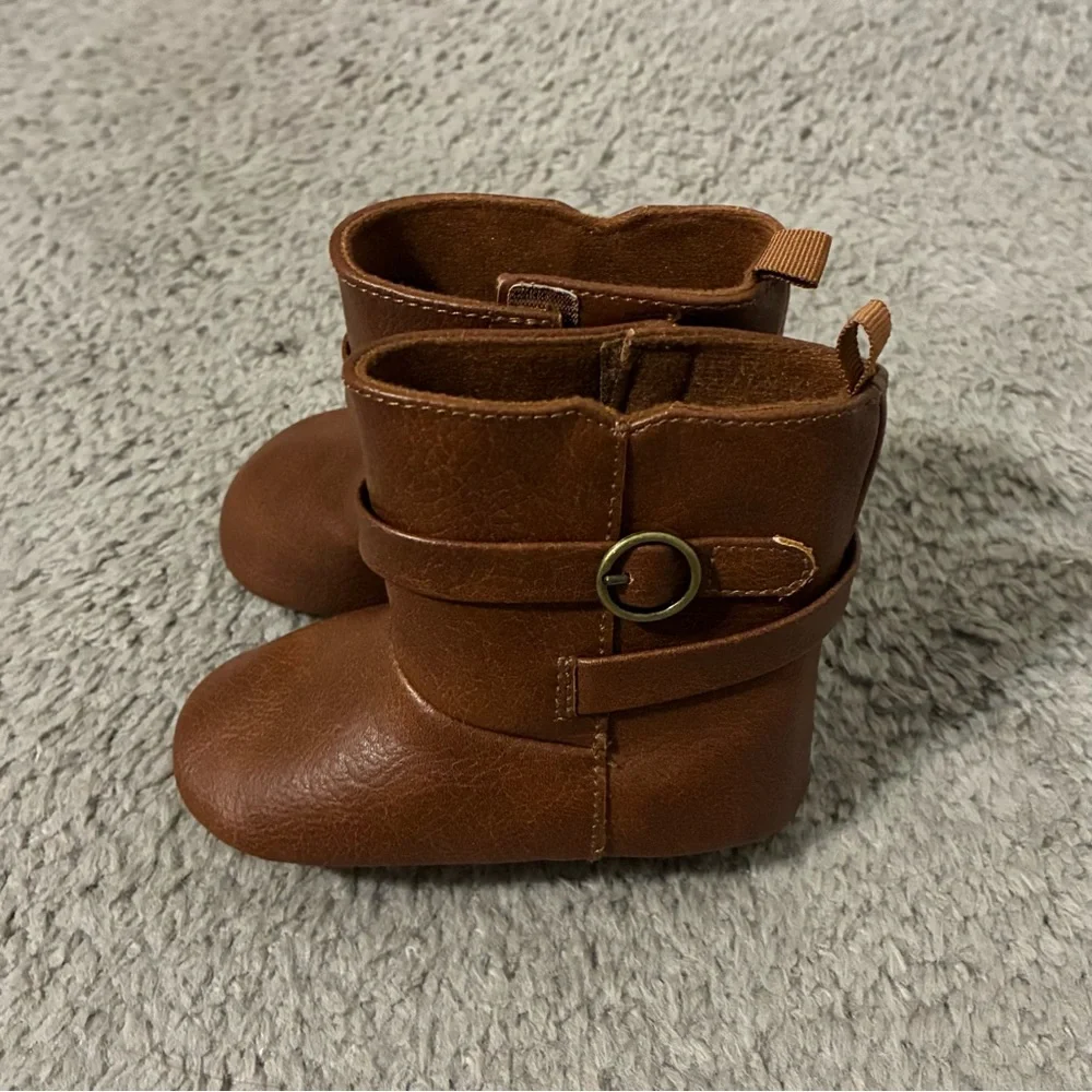 4/$25 Old Navy Cozy Brown Baby Boots with Strap Detail Velcro 12-18 months
